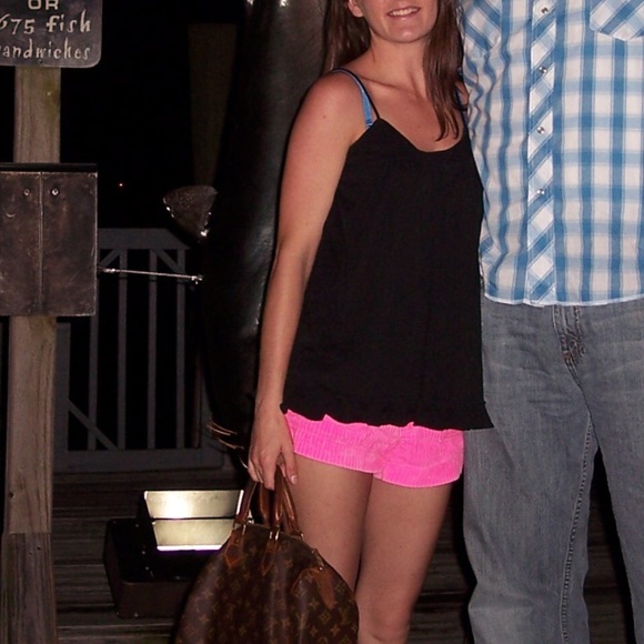 Hot pink shorts 💕 - Picture 1 of 4